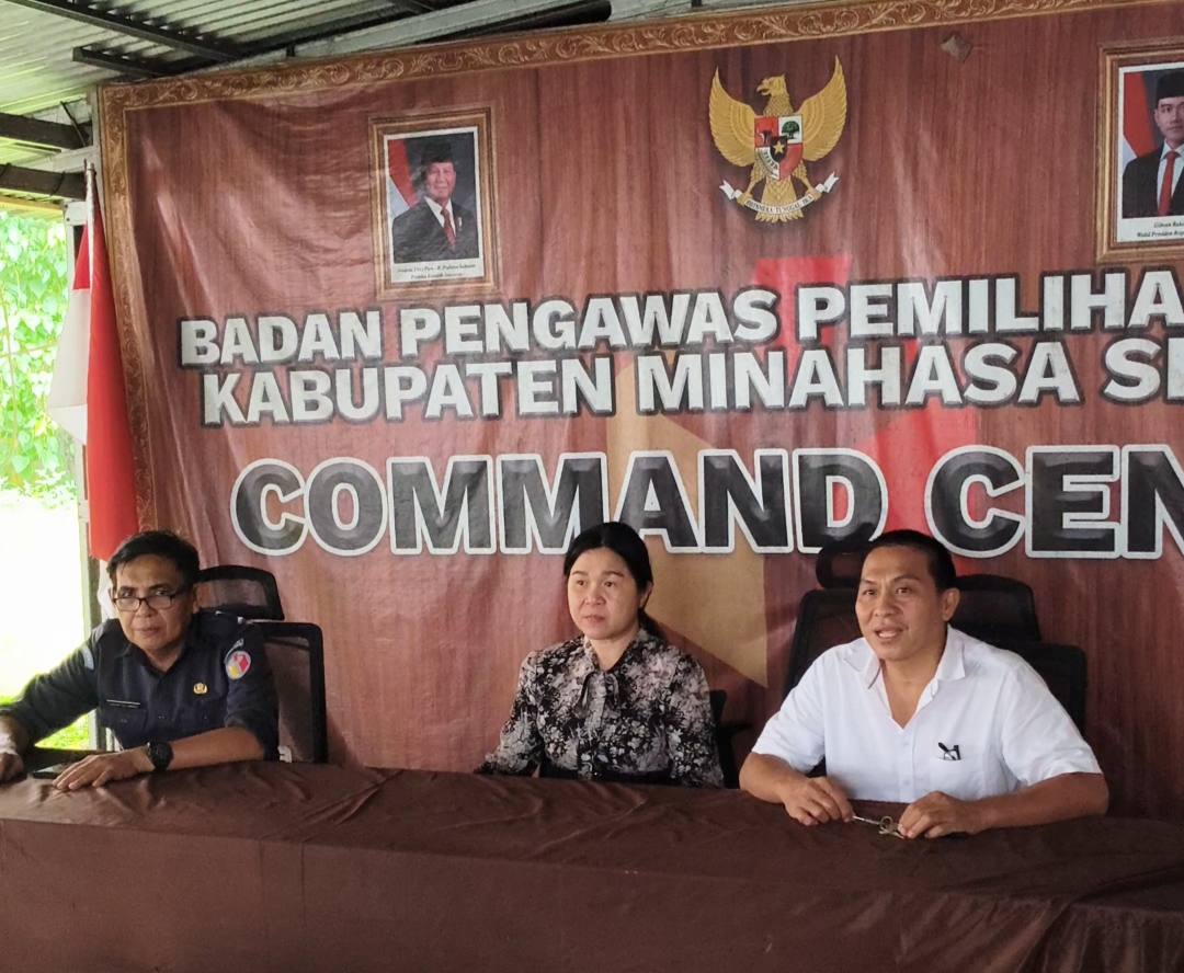 Rapat pimpinan dan staf Bawaslu Kabupaten Minahasa Selatan membahas Surat Edaran Nomor 25 Tahun 2026.