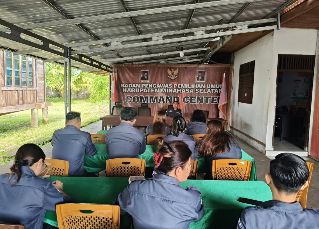 Bawaslu Minsel menggelar rapat internal yang melibatkan pimpinan dan seluruh jajaran staf. 