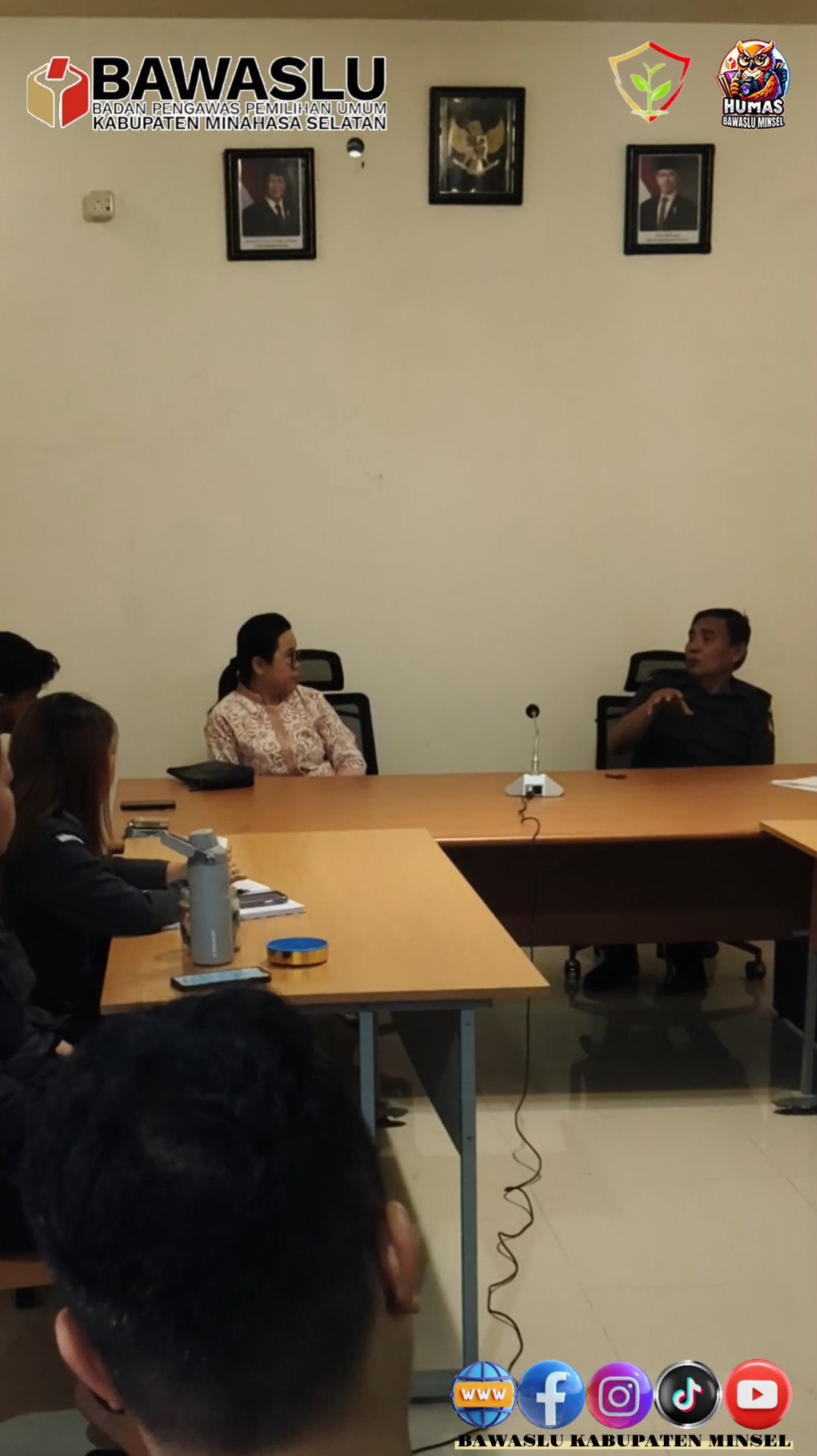 Pimpinan dan Staf Bawaslu Minahasa Selatan Bahas Pengawasan PDPB dan Pembelajaran Pemilih Partisipatif dalam Rapat