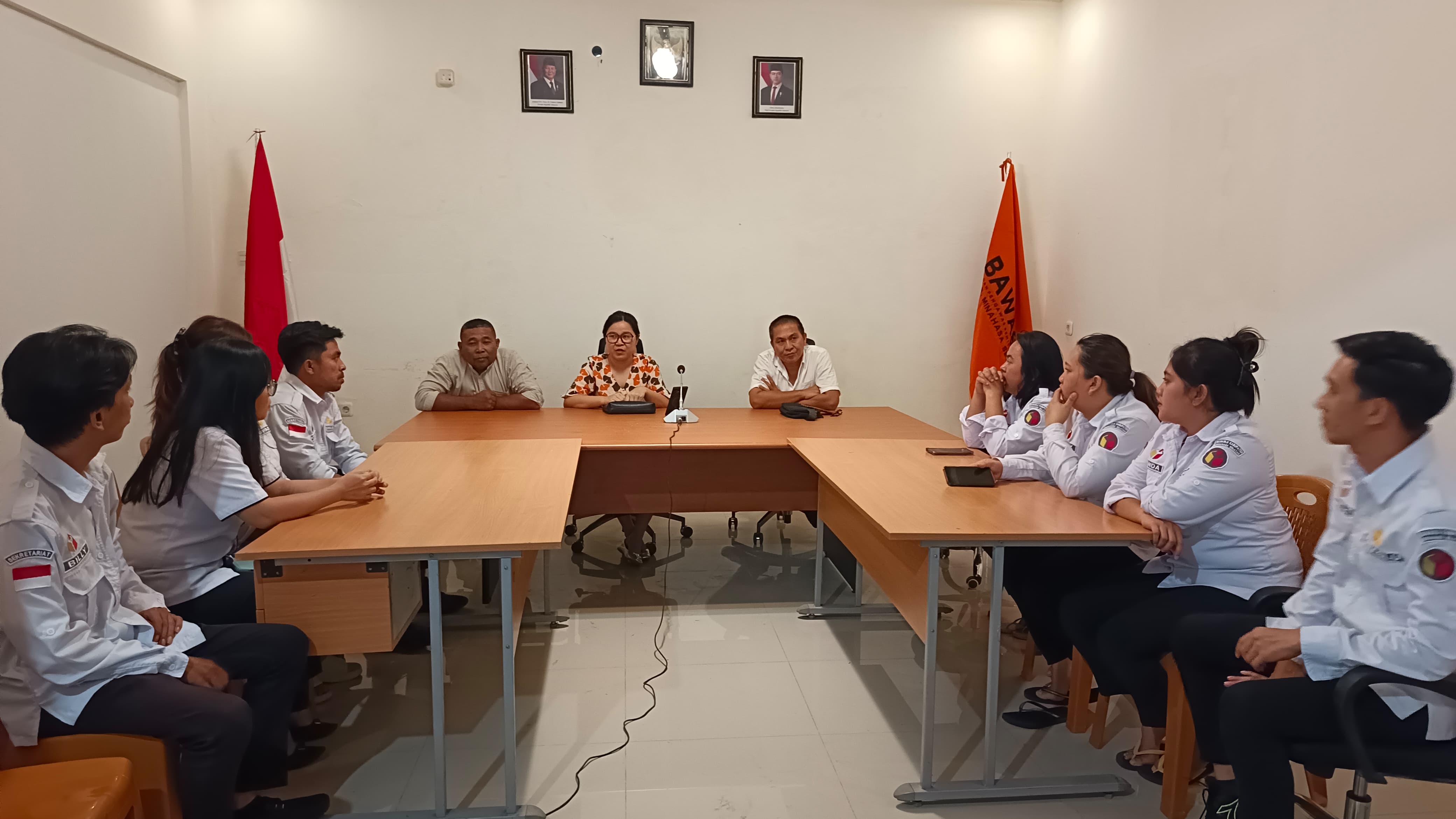 Bawaslu Minsel Gelar Rapat Evaluasi Kinerja Staf