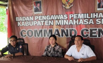 Rapat pimpinan dan staf Bawaslu Kabupaten Minahasa Selatan membahas Surat Edaran Nomor 25 Tahun 2026.