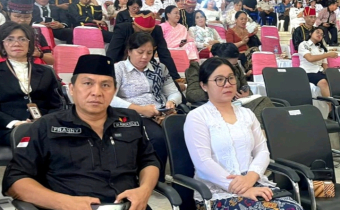 Ketua Bawaslu Kabupaten Minahasa Selatan Eva J. G. Keintjem, M.Pd., M.A.P., bersama Anggota Bawaslu Alfred T. Franny Keintjem, S.H., menghadiri Rapat Paripurna DPRD Kabupaten Minahasa Selatan 