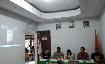 Bawaslu Minsel dan sejumlah pihak Mendengarkan Paparan secara Daring dari Ketua Bawaslu Sulawesi Utara
