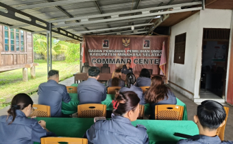 Bawaslu Minsel menggelar rapat internal yang melibatkan pimpinan dan seluruh jajaran staf. 
